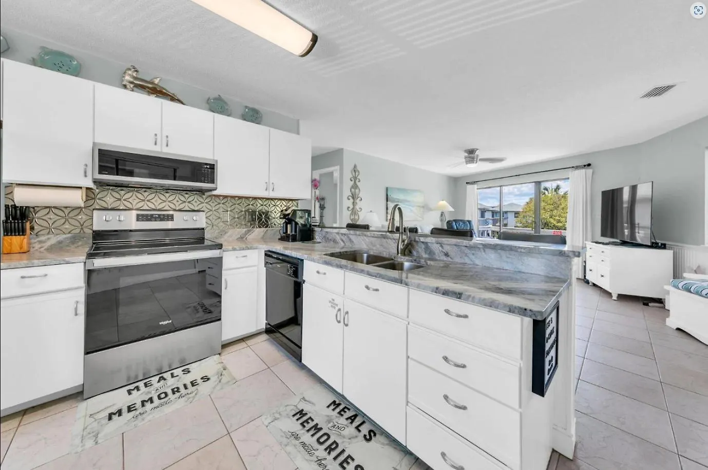 Crystal Village II Unit 10B- Close To Beach And Pool! Destin Holiday home