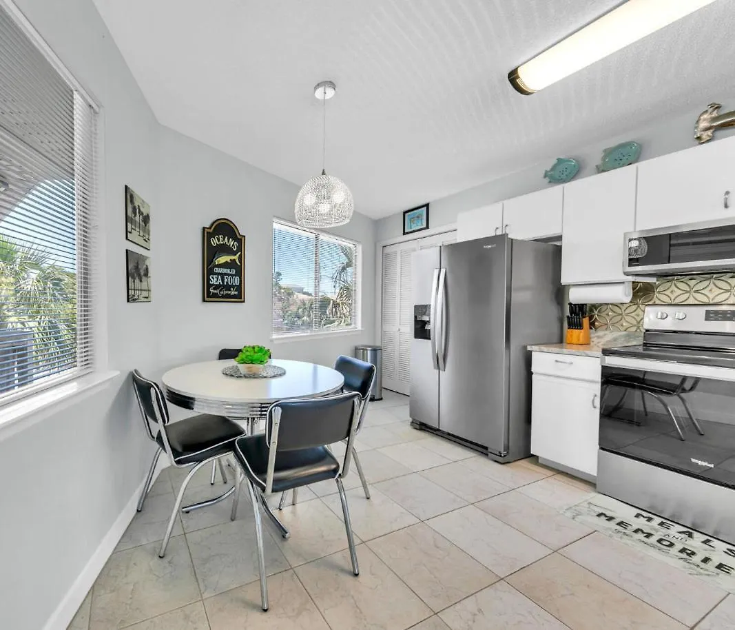 Holiday home Crystal Village II Unit 10B- Close To Beach And Pool! Destin
