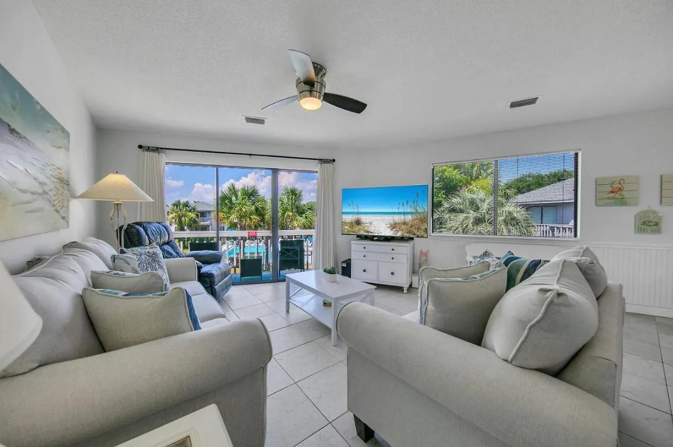Crystal Village II Unit 10B- Close To Beach And Pool! Destin Holiday home